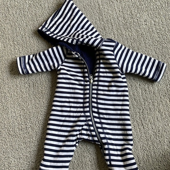 Hanna Andersson 3-6 month fleece hooded one piece - Picture 3 of 3